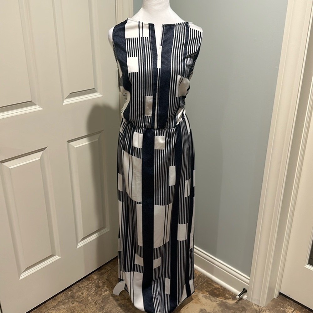 Chaps sleeveless slit maxi dress. Elastic waist. Blue color block. Size 14P.